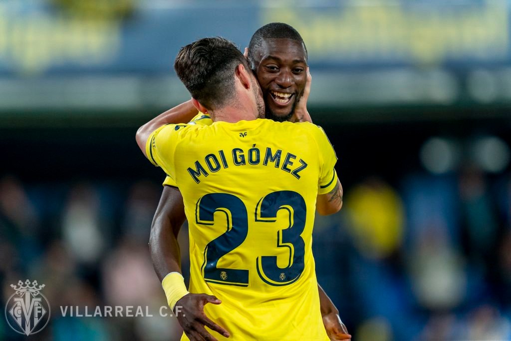 Ekemabi y Moi Gomez celebrando el 2-1 | Fuente: Villarreal CF