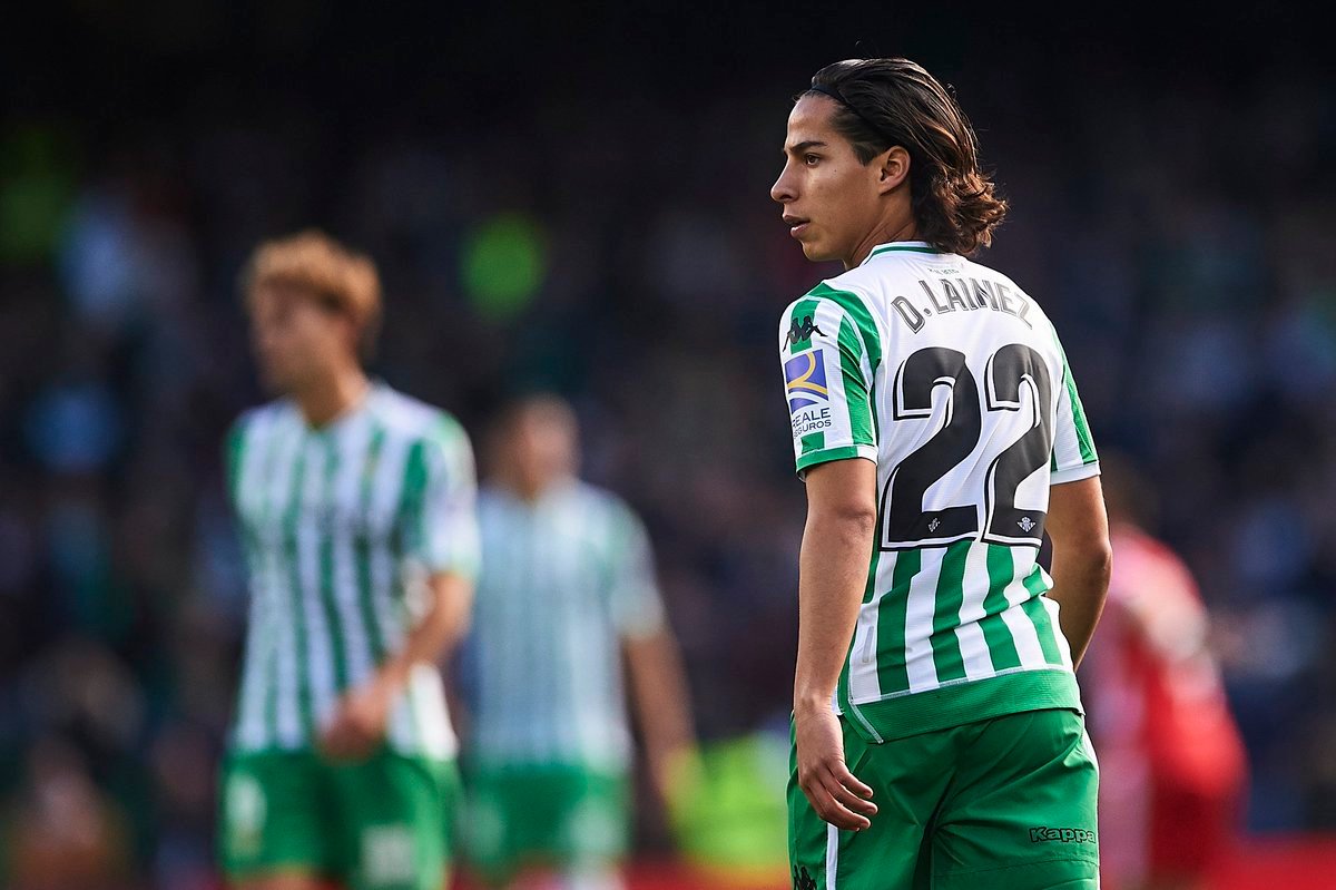 Diego Lainez (México) en un partido de la Europa League | Foto de UEFA.com