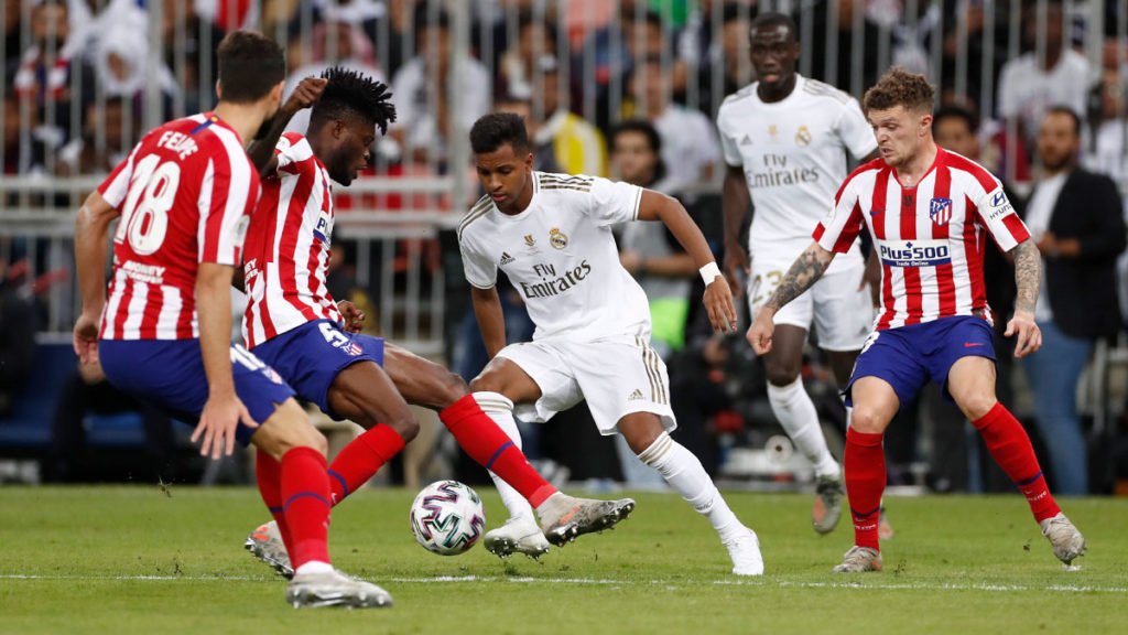Rodrygo y Thomas disputado un balón | Foto: <a href="https://twitter.com/realmadrid/status/1216453504065310722" target="_blank" rel="noopener">Real Madrid CF</a>