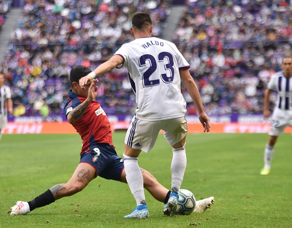 Waldo y el Chimy Ávila disputando un balón | Foto: Real Valladolid CF