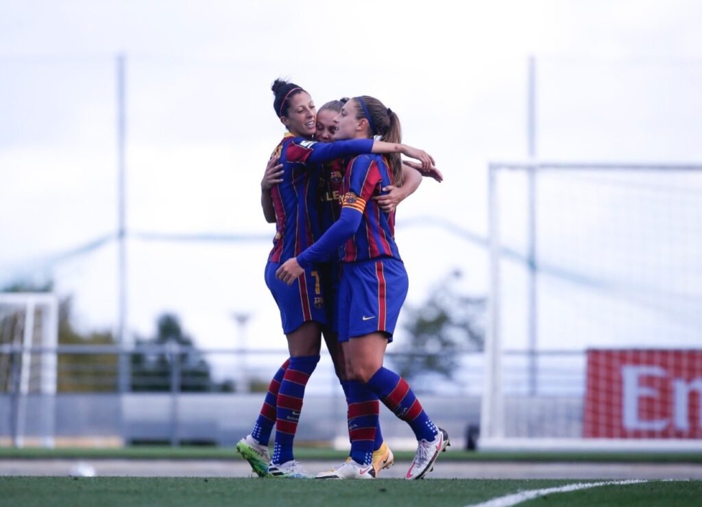 Alexia, Martens y Jenni celebrando el gol de Lieke. Foto: @FCBFemeni 